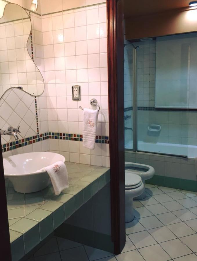 Hotel Aeropuerto Ezeiza Casa De Mr Монте Гранде Екстериор снимка